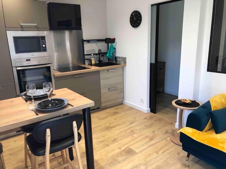 Maisonnette Avec Terrasse Argences Eksteriør billede